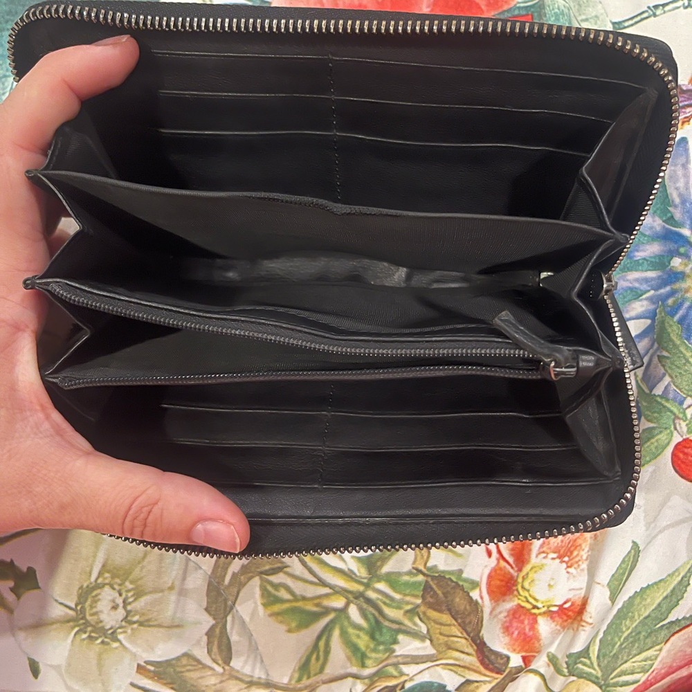 Gucci Black Leather Wallet with Red and Green Stripe - Picture 9 of 9